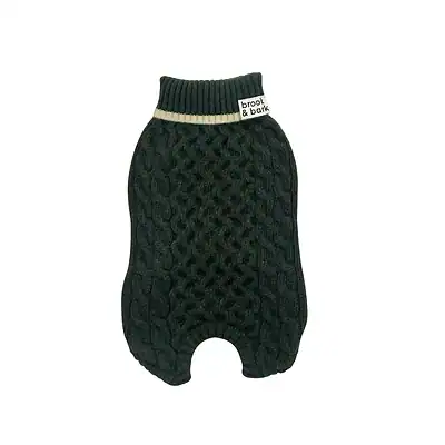 Weitreichender Hundemantel aus gestricktem Kabelmuster, schwarzes Design, bequem und warm, ideal für kalte Tage, mit Markenlogo "brook & bark" am Kragen, perfekt für stilbewusste Hundehalter.